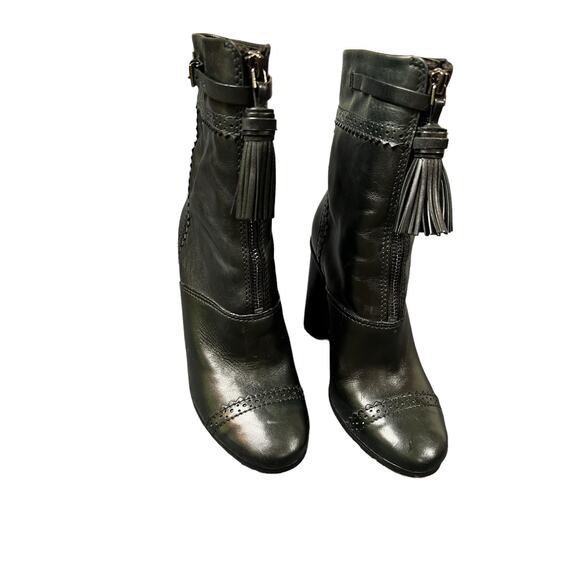 Tory Burch Huxley Black Leather Bootie with Tassel 4 inch heel Size 6